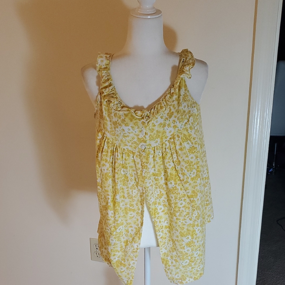 Vintahe Yellow Floral Sleeceless Ooen Front Blouse